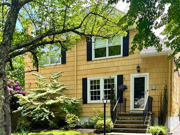 6 Freemont St, Lexington, MA 02421