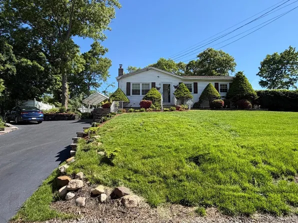 3 Commack Road, Sound Beach, NY 11789
