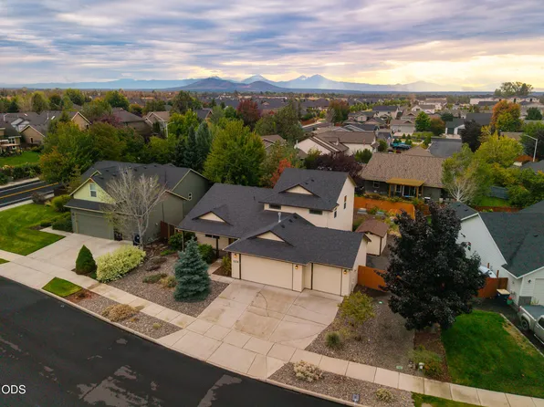 2829 NW 19th St, Redmond, OR 97756