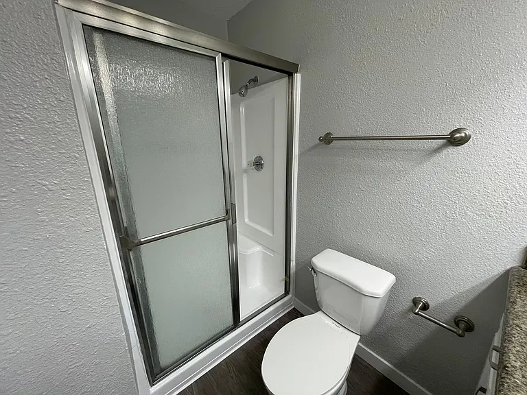 Park Plaza Apartments — Photo 129