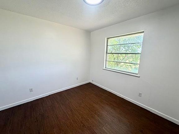 2nd image of 156 Lindsey Cir