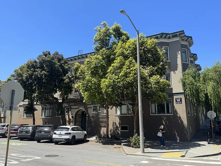 106 Sanchez St — Photo 2