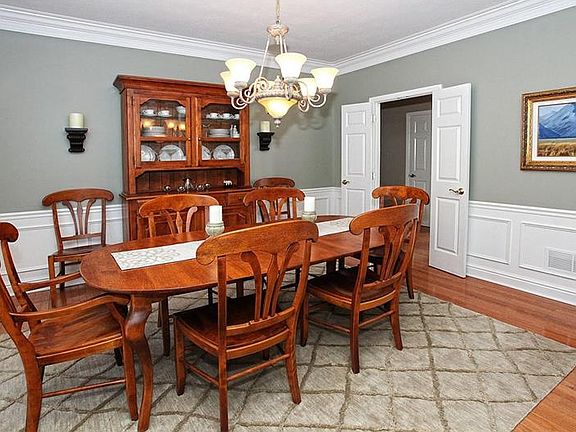 4th image of 915 Black Oak Ct