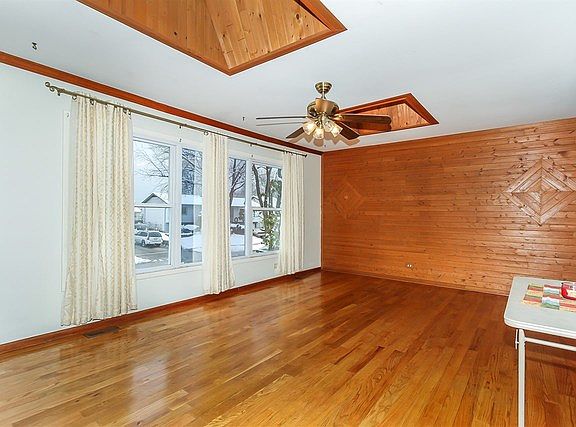 3rd image of 7037 Meadowbrook Ln