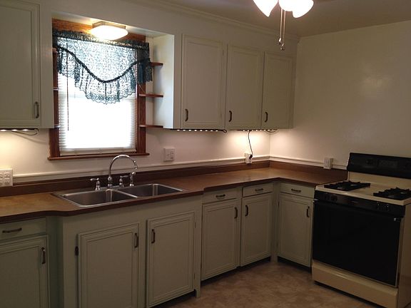 Right side of kitchen