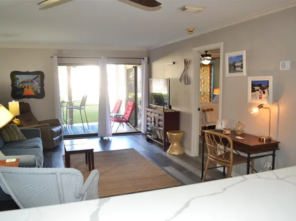 102 Lakeview Ter #D, Montgomery, TX 77356