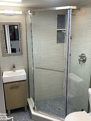 5th image of 82 Vanderbilt Ave #A