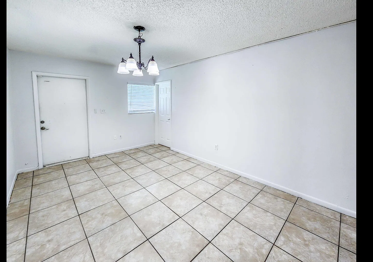 76 SW 8th Ave — Photo 3