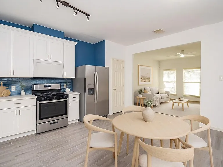 2202 Naomi St #3 — Photo 11