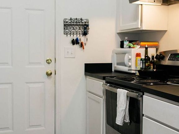 5th image of 166 S 18th St #10289362