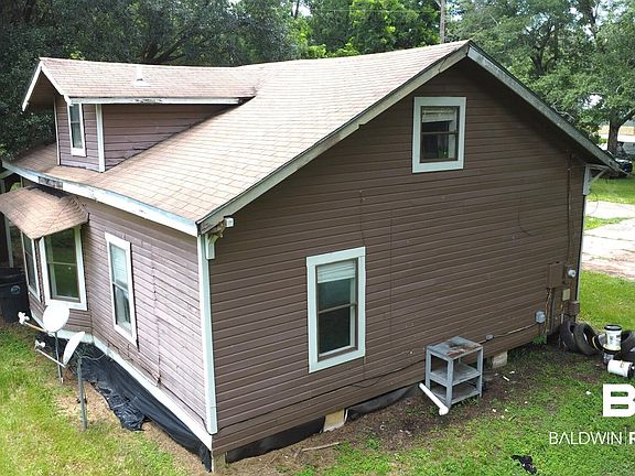 5th image of 411 Young St