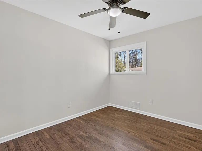 761 Elmwood Dr — Photo 10