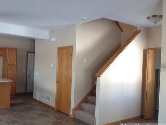 5th image of 12143 Yancy Street NE
