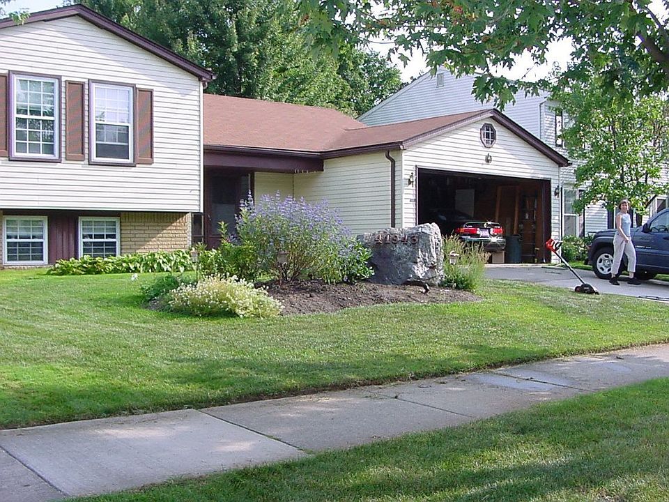 2nd image of 41943 Cherry Hill Rd