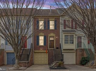 7836 Gum Springs Village Dr, Alexandria, VA 22306