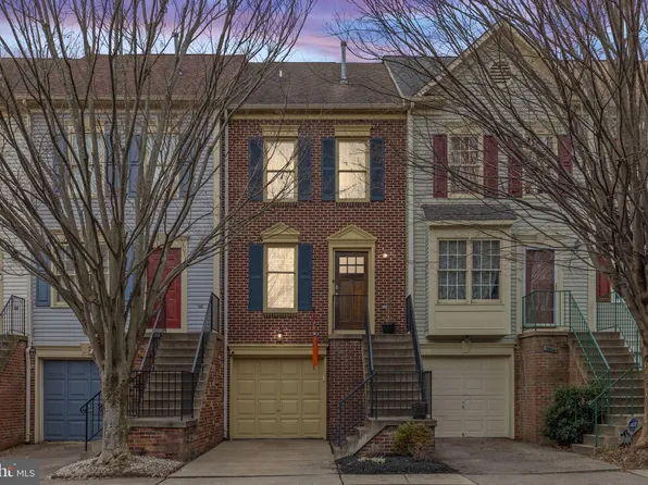 7836 Gum Springs Village Dr, Alexandria, VA 22306