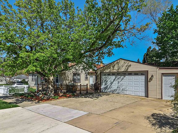 4th image of 824 Jordan Pl