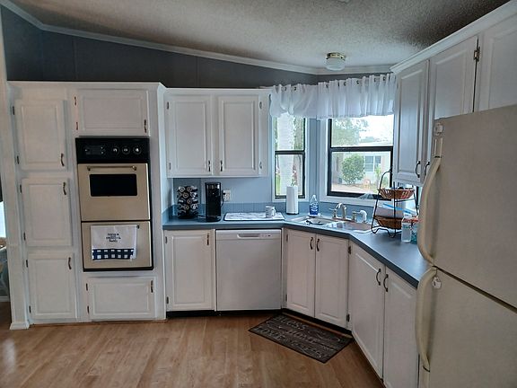 4th image of 2054 E Lakeview Dr