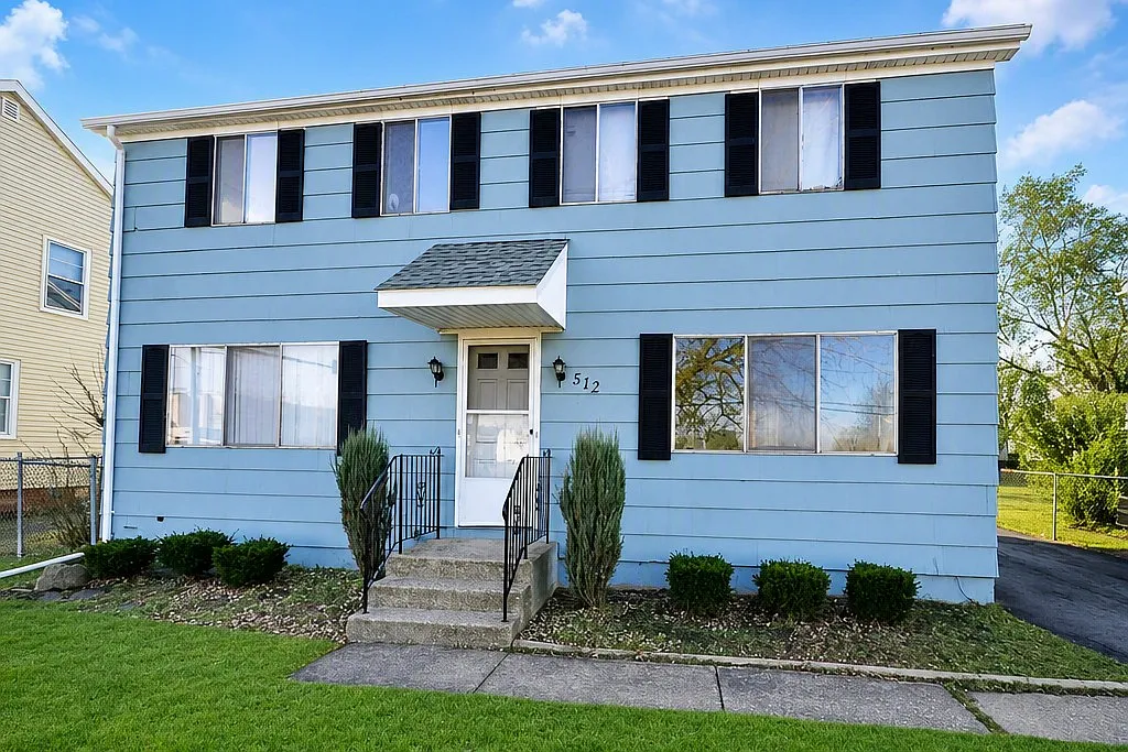 3 bed, 1075 sqft, $1,800 — Photo 1