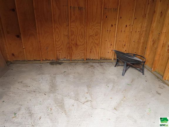 3rd image of 208 Travis St
