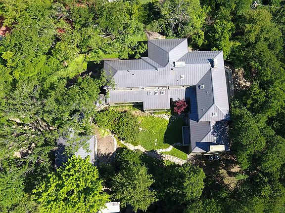 3rd image of 409 Crestwood Dr
