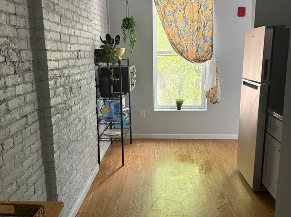 415-417 Main St #2A, Holyoke, MA 01040