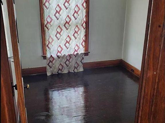 5th image of 693 Northumberland Ave Floor 1