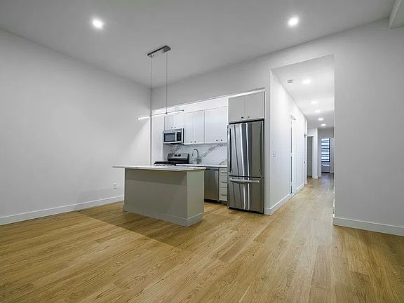 2nd image of 37 Wall St APT 3M