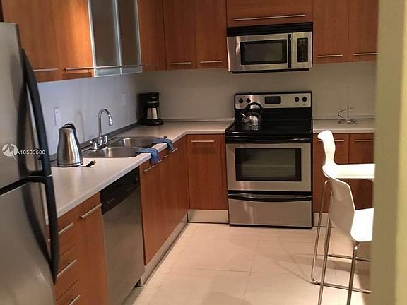 4th image of 19370 Collins Ave APT 325