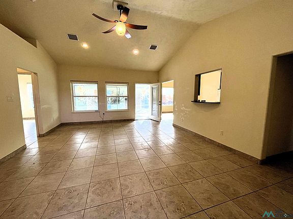 4th image of 1303 N Riverside Dr