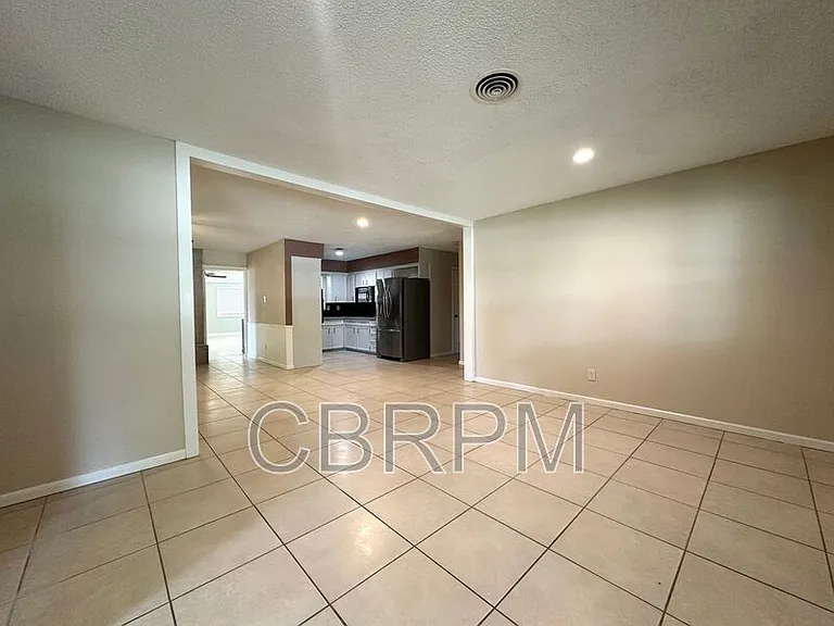 4411 27th St — Photo 3