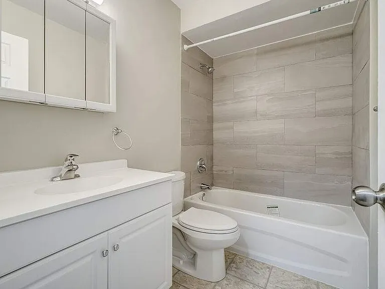 1054 Brock St — Photo 6