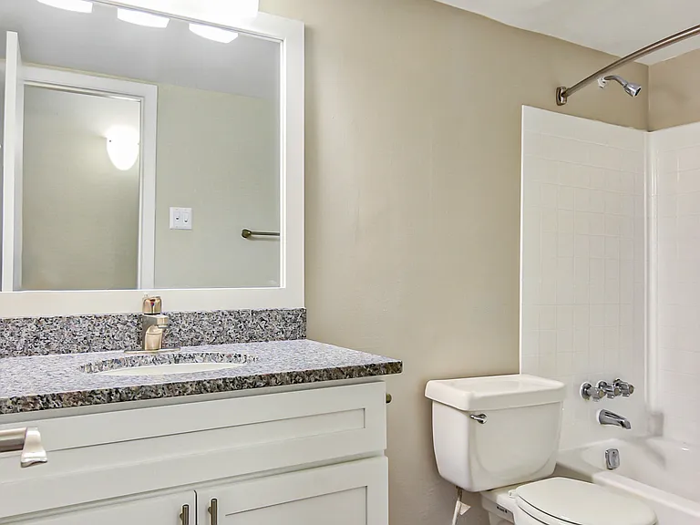 Woodshire Apartments — Photo 34