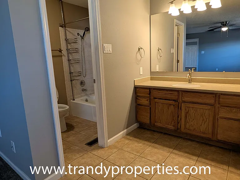 601 Rosa St — Photo 8