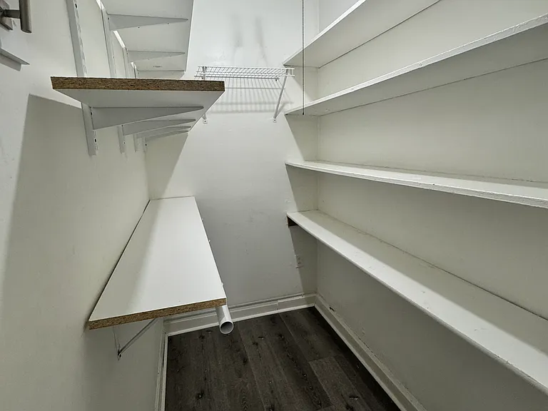 2028 W Melrose St #G — Photo 11