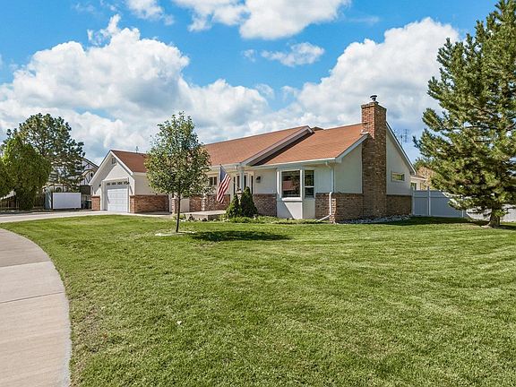 3rd image of 3337 Northridge Dr