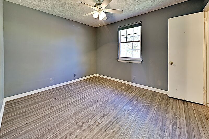 1st image of 200 Tuckahoe Sq W #202