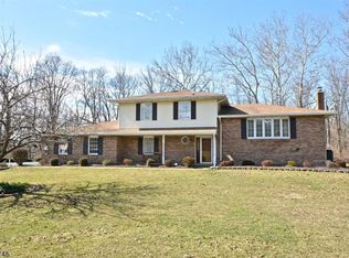 322 Lows Hollow Rd, Stewartsville, NJ 08886