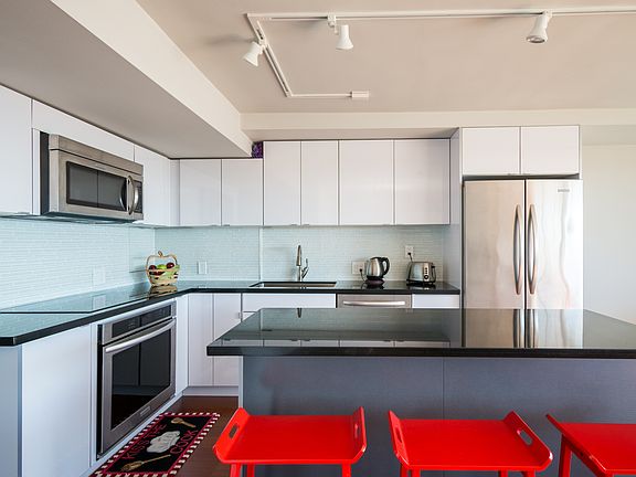 Modern kitchen with Belmont custom cabinets