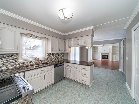 5th image of 286 Eaton St