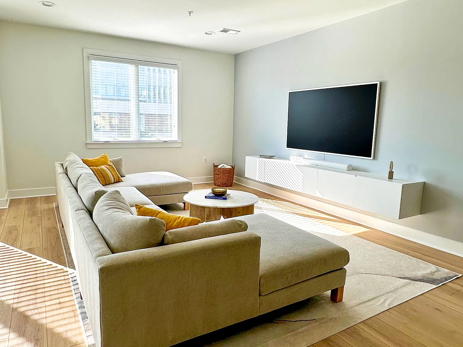 3 bed, 2805 sqft, $5,350 — Photo 4