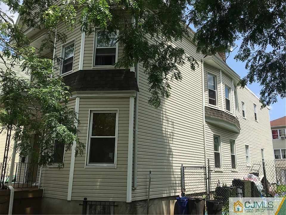 2nd image of 160 S 8th St