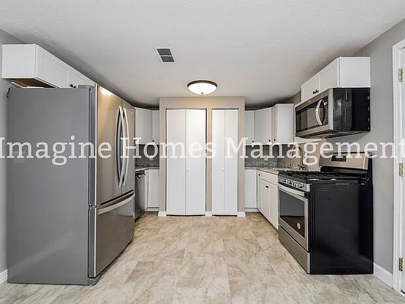 5th image of 9898 Crestwood Dr