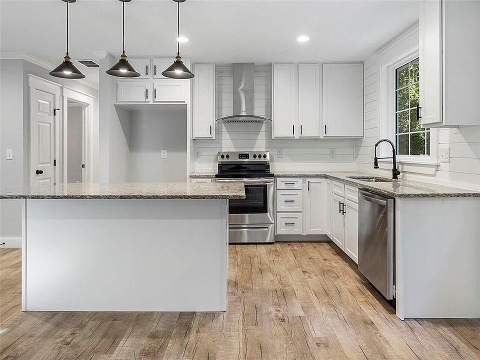 1st image of 445A Arnold Ave