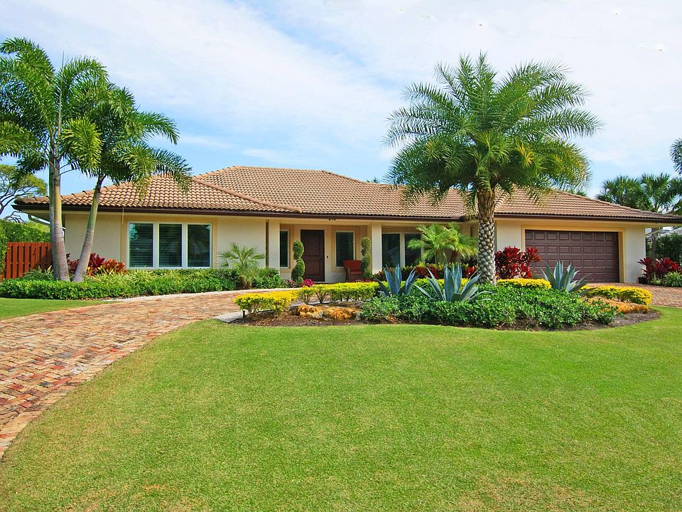 1st image of 210 Golfview Drive