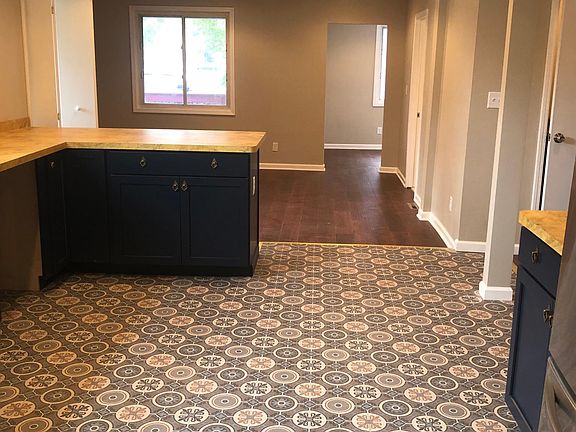 2nd image of 8521 Lindbergh Ave