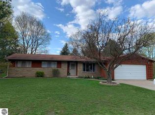 405 Orchard Ave, Clare, MI 48617