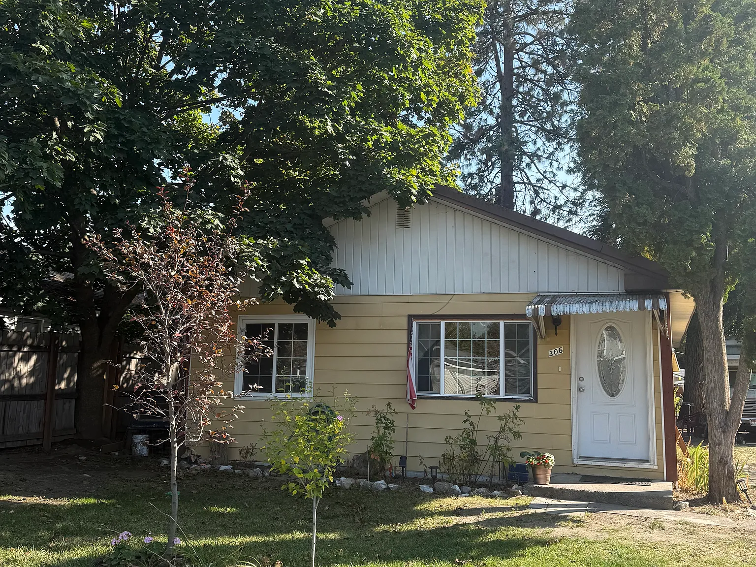 3 bed, 1.5 bath, 1056 sqft, $1,650 — Photo 1