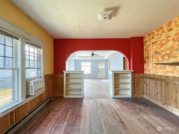 5th image of 717 Georgiana Street