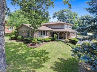 1622 Old Oak Pl, Darien, IL 60561